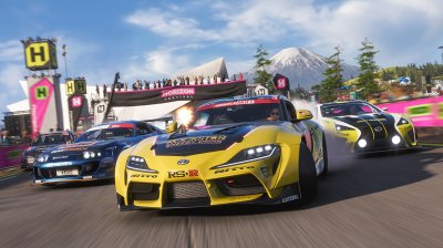 Chaos at the front of the pack during one of Horizon&rsquo;s street races through the city.