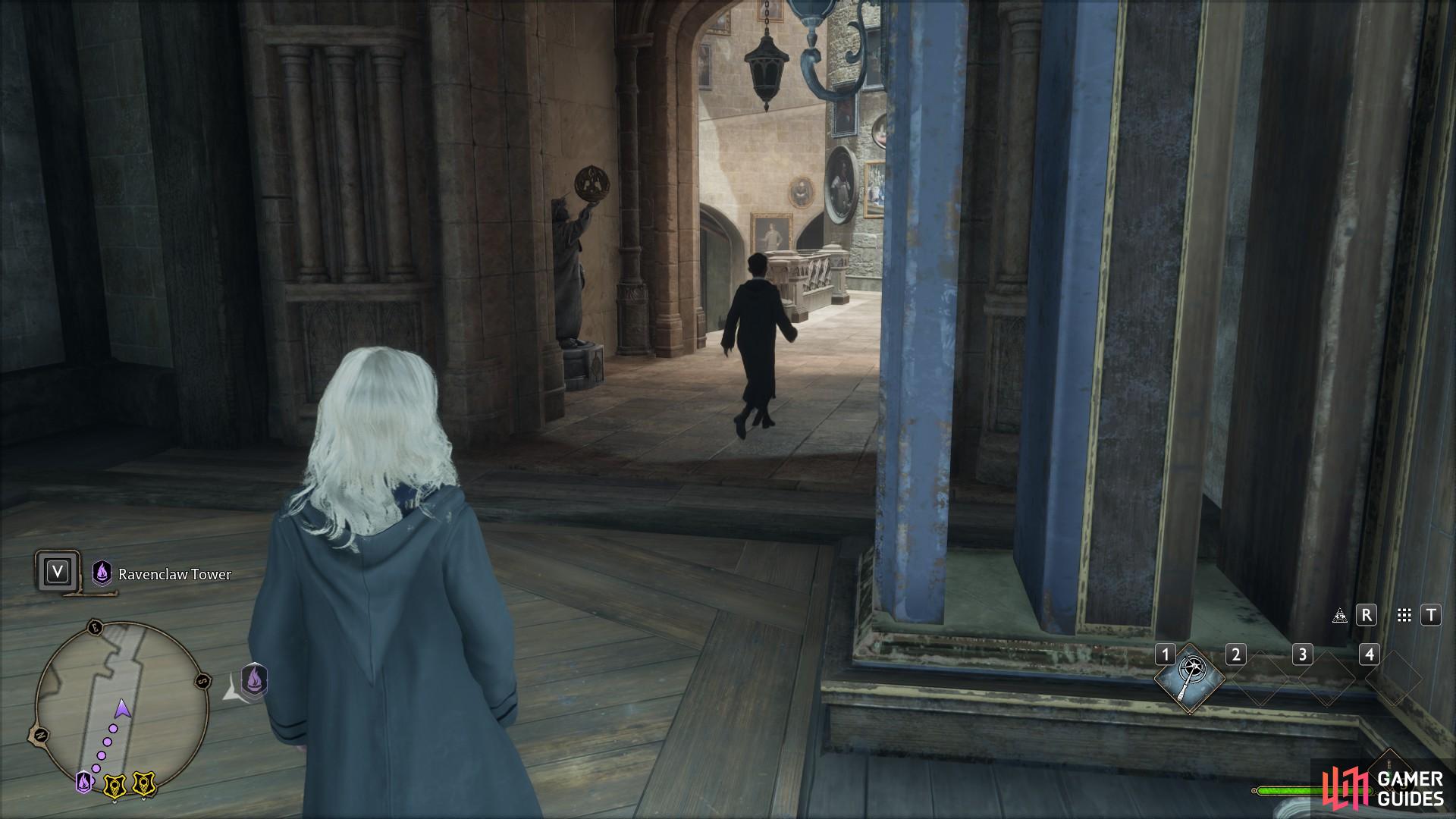 Where the Ravenclaw Tower hallway and the Grand Staircase meets is a !Levioso Statue.