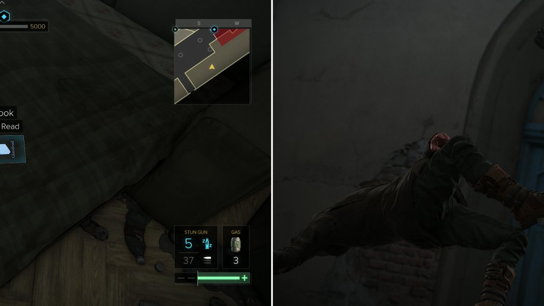 Jump up into a nearby apartment to find an eBook (left). Knock out the thugs on the grounds of the “Konicky & Hracky” workshop (right).